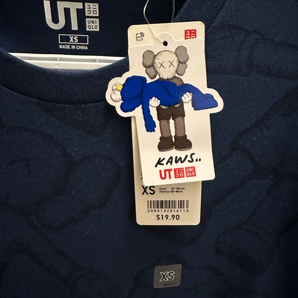 [MEN] UNIQLO x KAWS collab T-shirt - Picture 3 of 4